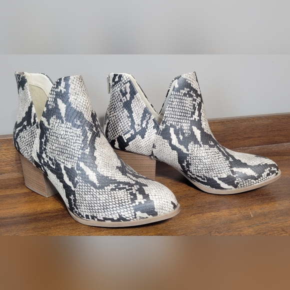 SO Shoes - SO Snake Ankle Boots